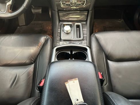 Used 2022 Chrysler 300 Touring L image 19