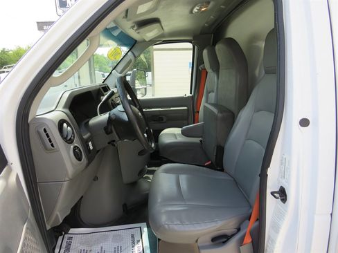 Used 2017 Ford E-350 and Econoline 350 Super Duty RWD image 4