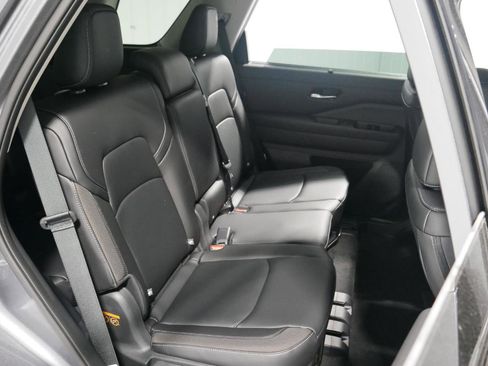 New 2025 Nissan Pathfinder SL image 17
