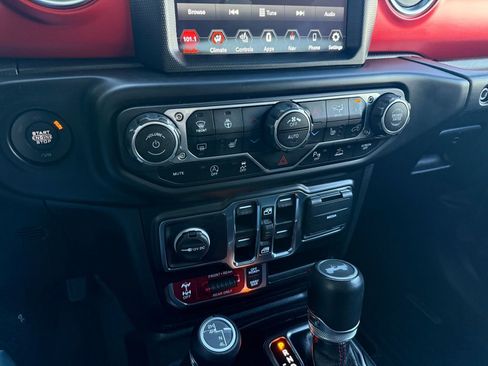 Used 2022 Jeep Wrangler Unlimited Rubicon w/ LED Lighting Group AWD/4WD image 26