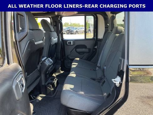 Certified 2025 Jeep Gladiator Rubicon w/ Convenience Group AWD/4WD image 17