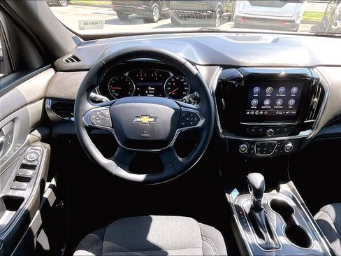 Used 2023 Chevrolet Traverse LT AWD/4WD image 18