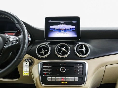Used 2019 Mercedes-Benz GLA 250 image 13