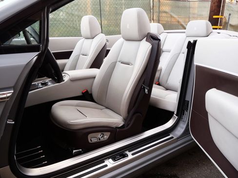 Certified 2019 Rolls-Royce Dawn RWD image 26