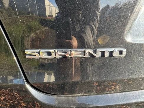 Used 2017 Kia Sorento LX w/ LX V6 Convenience Package image 9