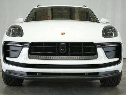 Certified 2025 Porsche Macan AWD/4WD image 11