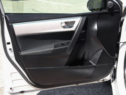 Used 2016 Toyota Corolla LE FWD image 14
