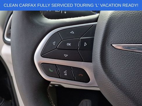 Used 2023 Chrysler Pacifica Touring-L FWD image 21