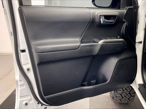 Used 2022 Toyota Tacoma TRD Off-Road image 24