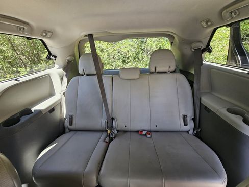 Used 2013 Toyota Sienna XLE AWD/4WD image 35