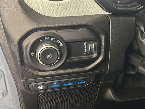 Used 2024 Jeep Wrangler Unlimited w/ Convenience Group AWD/4WD image 19