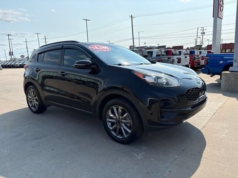 Used 2021 Kia Sportage S w/ S AWD Premium Package image 2