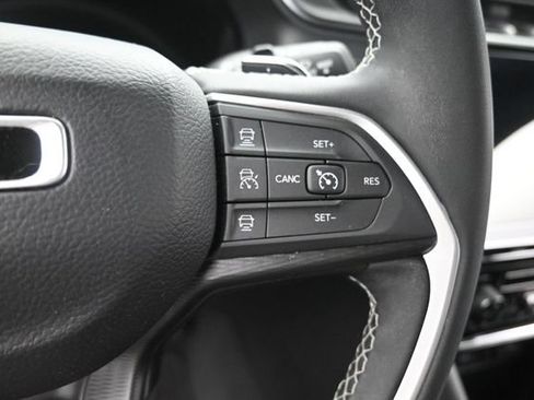 Used 2024 Jeep Grand Cherokee Laredo AWD/4WD image 31