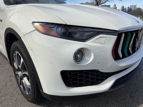 Used 2017 Maserati Levante image 37