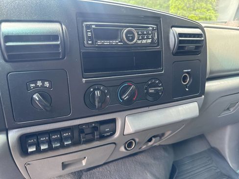 Used 2005 Ford F350 XLT image 18