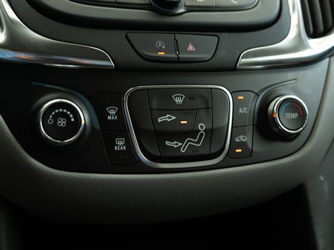 Used 2024 Chevrolet Equinox LS image 34