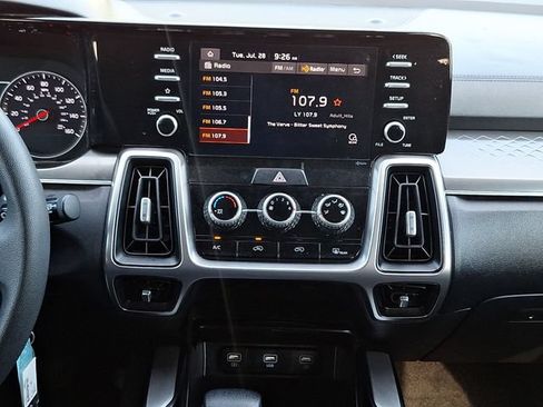 Used 2021 Kia Sorento LX FWD image 18