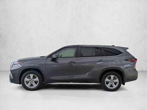 Used 2024 Toyota Highlander LE image 10