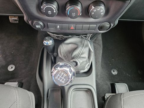 Used 2018 Jeep Wrangler Sport w/ Connectivity Group AWD/4WD image 13
