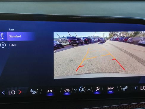 Used 2025 Chevrolet Traverse Z71 image 25