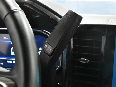Used 2025 Chevrolet Silverado 1500 LT AWD/4WD image 12
