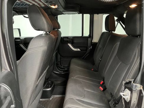 Used 2017 Jeep Wrangler Unlimited Rubicon w/ Connectivity Group AWD/4WD image 38