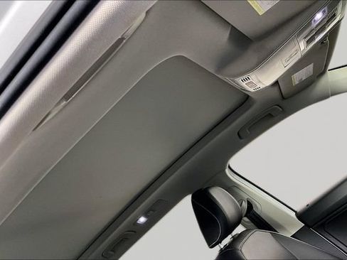 Used 2021 Volkswagen Tiguan SE w/ Panoramic Sunroof Package FWD image 27