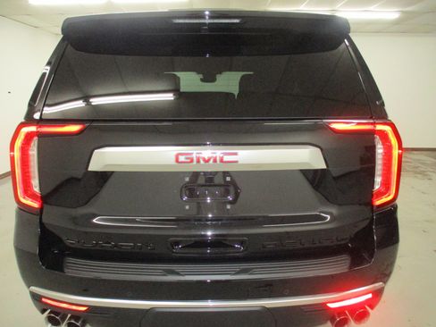 Certified 2024 GMC Yukon Denali w/ Advanced Technology Package AWD/4WD image 7