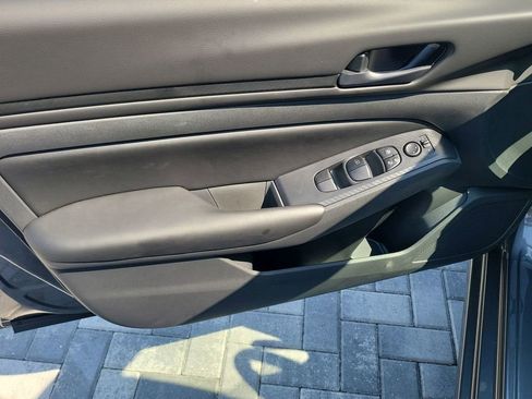 Used 2025 Nissan Altima 2.5 S FWD image 22