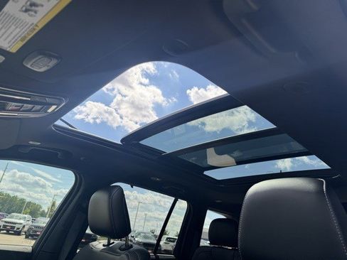 New 2025 Jeep Grand Cherokee Limited w/ Luxury Tech Group II image 28