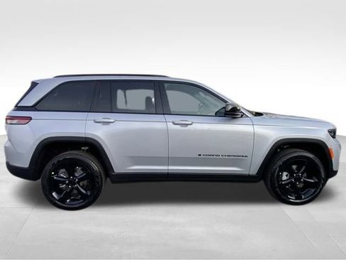 New 2025 Jeep Grand Cherokee Limited w/ Black Appearance Package image 7