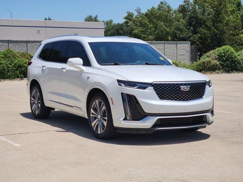 Used 2022 Cadillac XT6 Premium Luxury w/ Technology Package FWD image 3