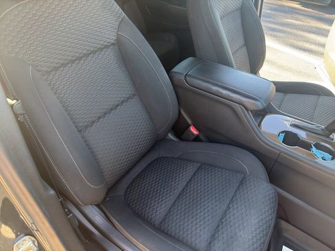 Used 2019 GMC Acadia SLE image 17