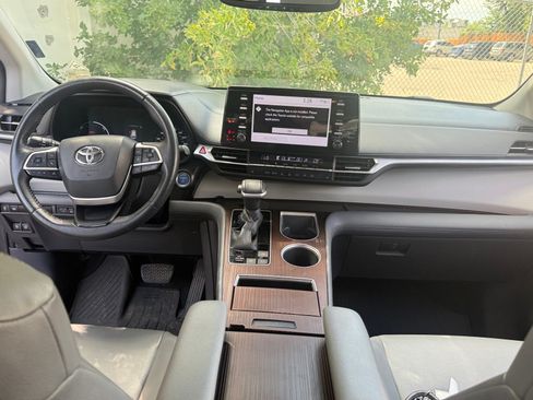Used 2021 Toyota Sienna XLE AWD/4WD image 19