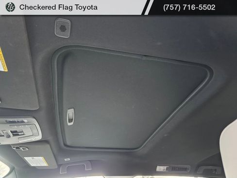 Used 2025 Toyota Sienna XSE w/ XSE Plus Package image 9