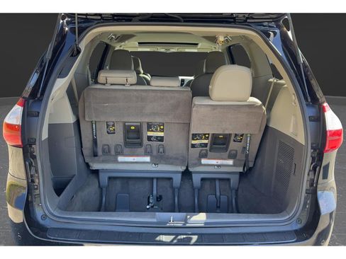 Used 2017 Toyota Sienna XLE w/ XLE Navigation Package AWD/4WD image 26