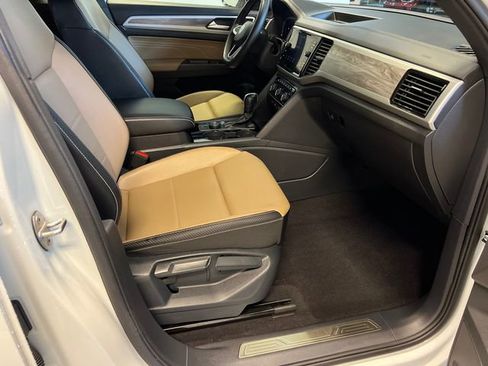 Used 2022 Volkswagen Atlas Cross Sport SE image 11