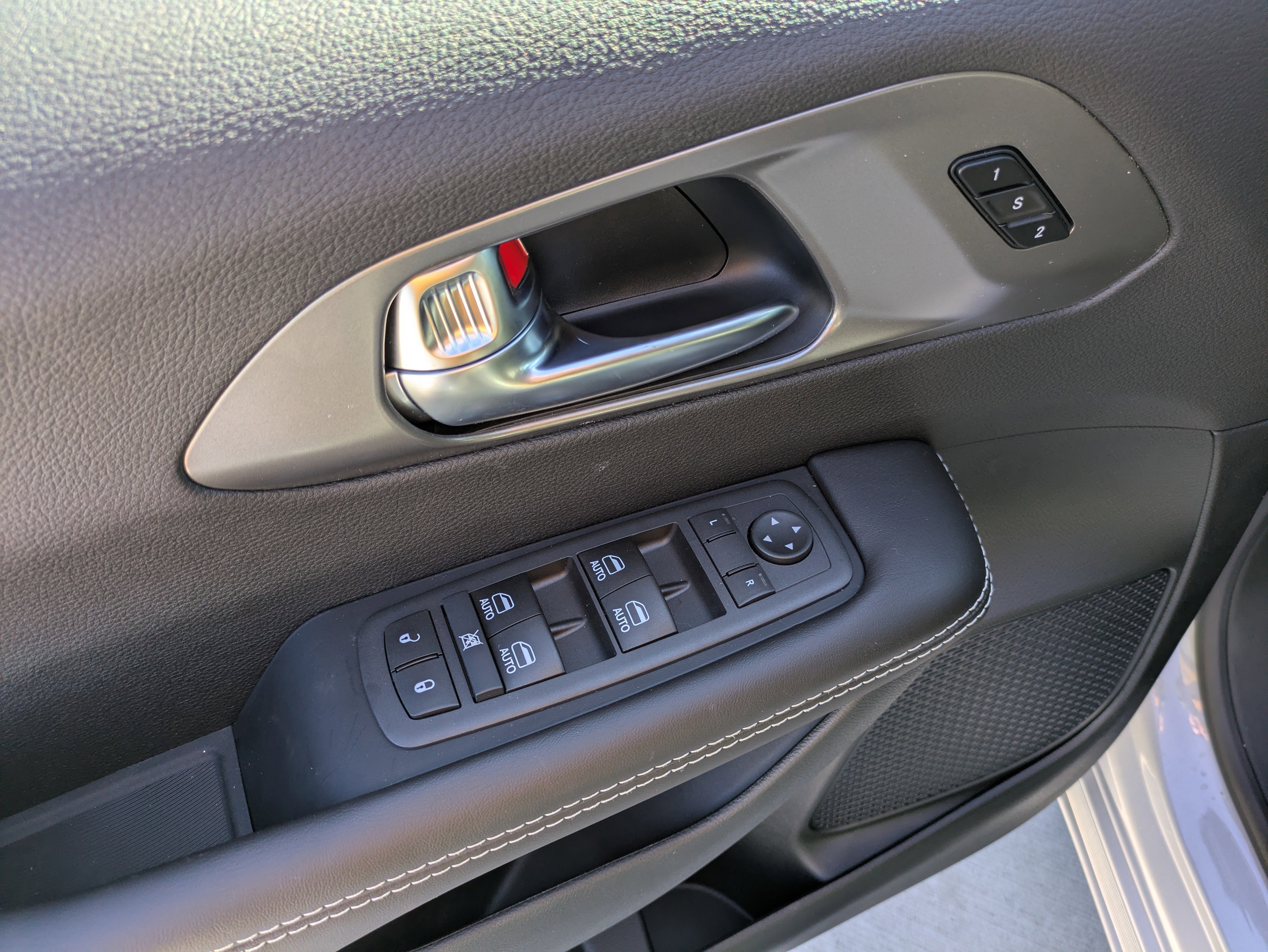 New 2026 Chrysler Pacifica Select w/ S Appearance Package FWD image 12