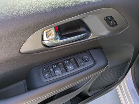 New 2026 Chrysler Pacifica Select image 12