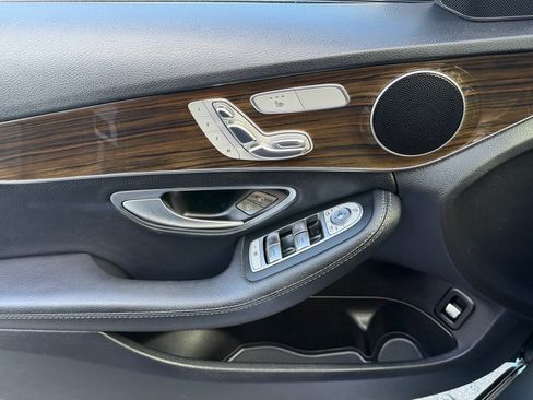 Used 2019 Mercedes-Benz C 300 4MATIC Sedan image 33