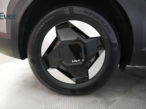 Used 2024 Kia EV9 Light Long Range RWD image 22
