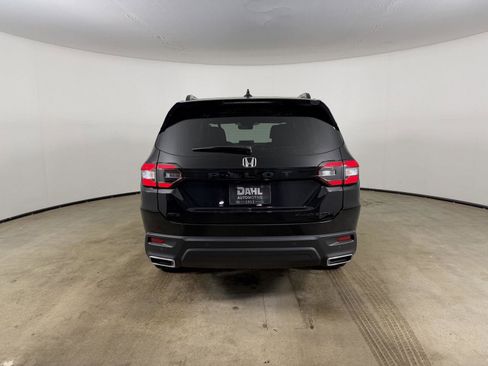 Used 2025 Honda Pilot Black Edition image 8