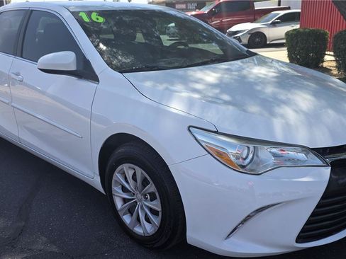 Used 2016 Toyota Camry LE FWD image 3