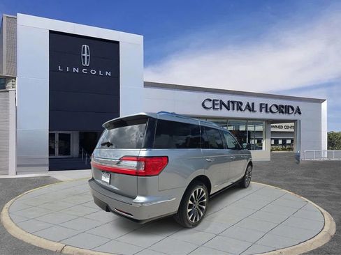 Certified 2021 Lincoln Navigator Reserve w/ Luxury Package AWD/4WD image 4