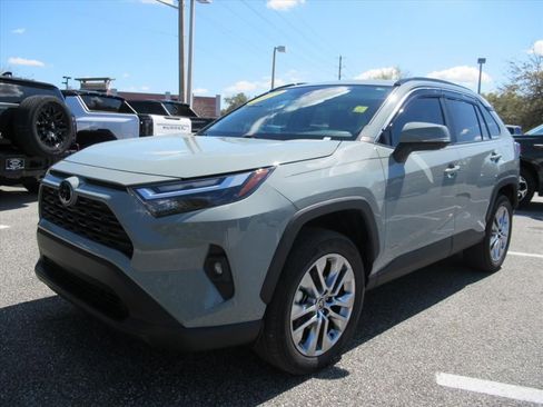 Used 2023 Toyota RAV4 XLE Premium image 3
