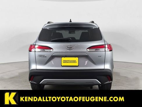 Used 2025 Toyota Corolla Cross LE FWD image 4