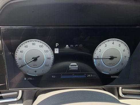 Used 2025 Hyundai Elantra SEL FWD image 13
