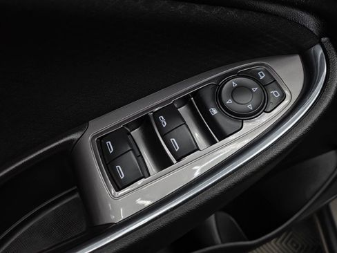 Used 2017 Chevrolet Malibu LT FWD image 30