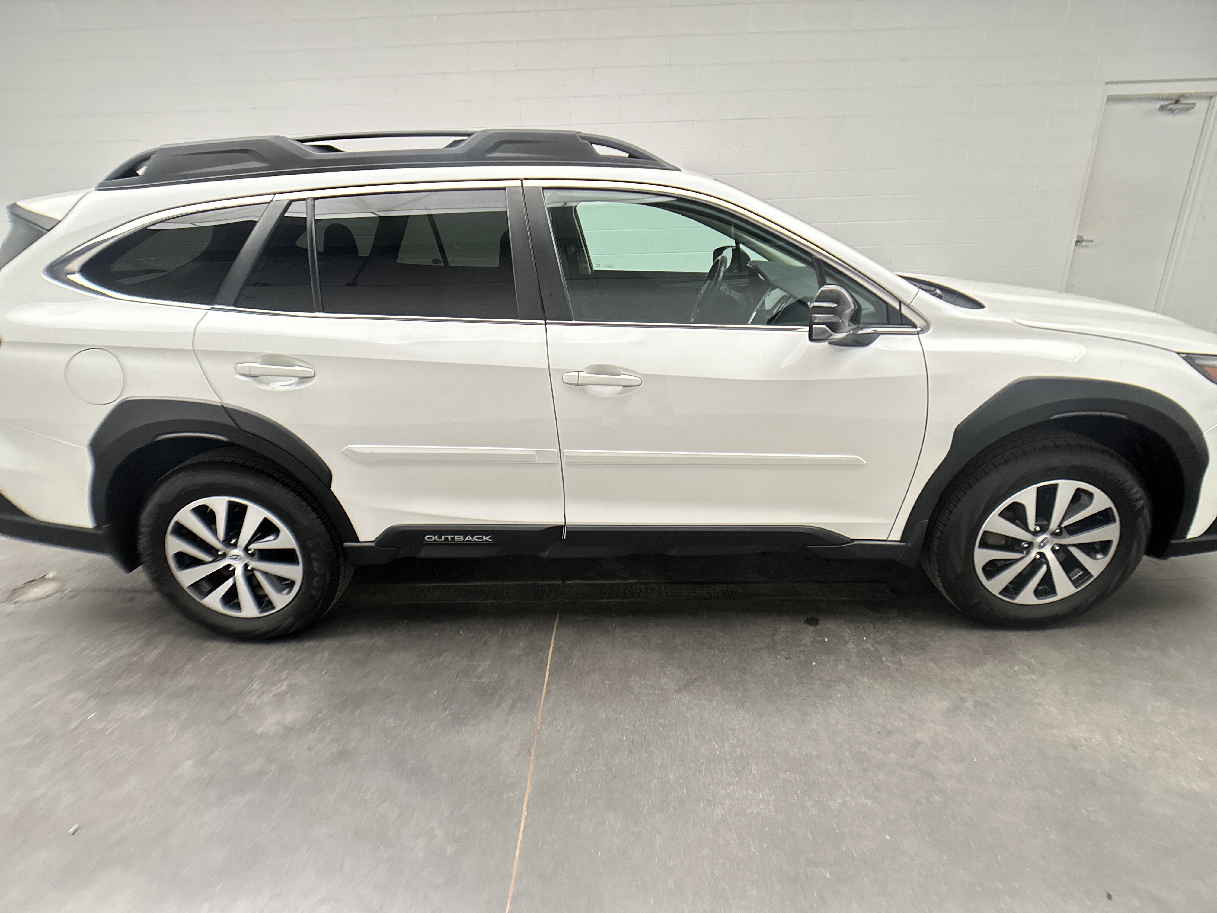 Used 2025 Subaru Outback Premium AWD/4WD image 9