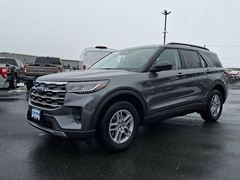 New 2026 Ford Explorer Active AWD/4WD image 2